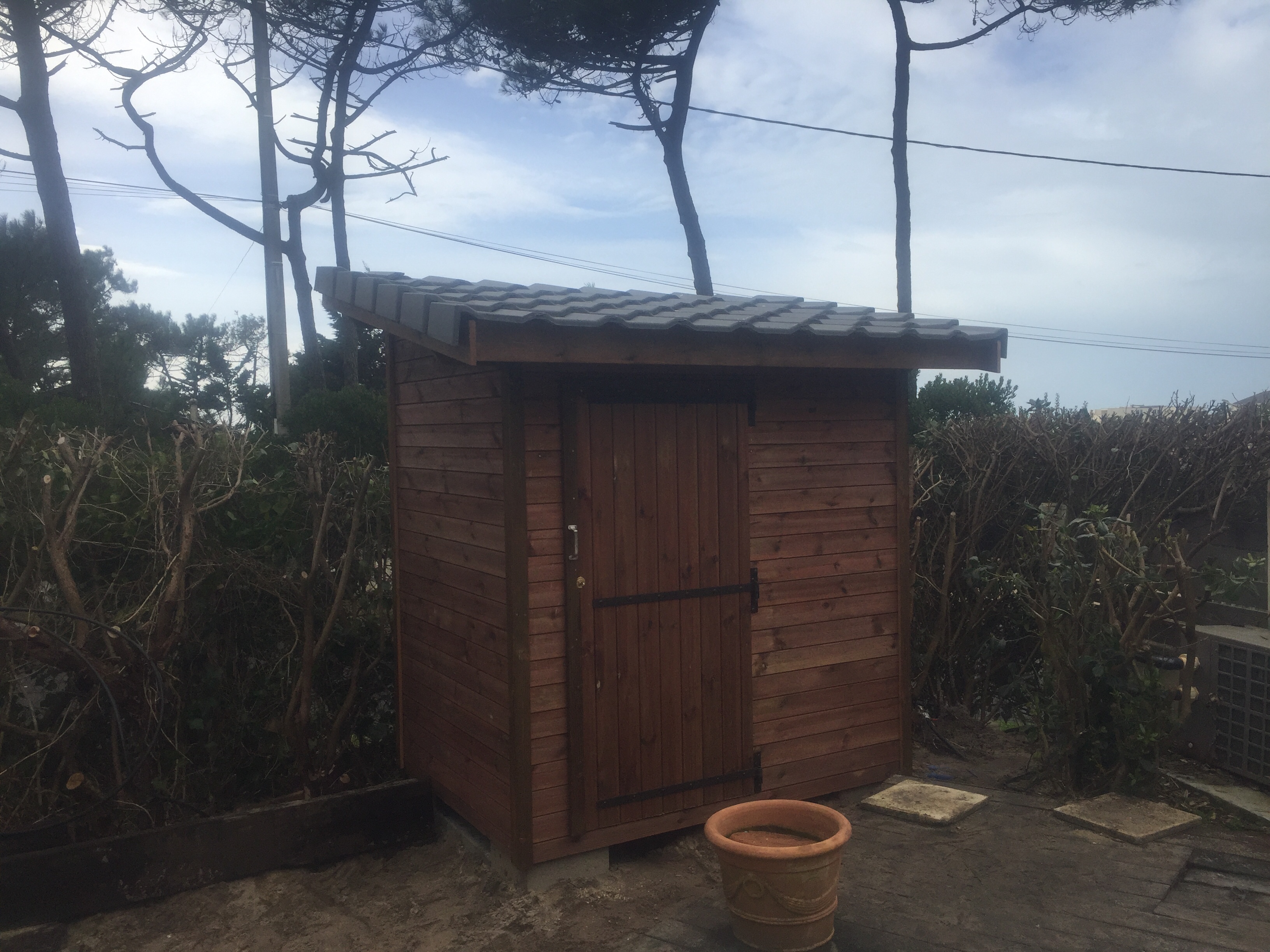 Abri local technique piscine de 1,40m x 2m installé sur la commune de Lacanau-Océan